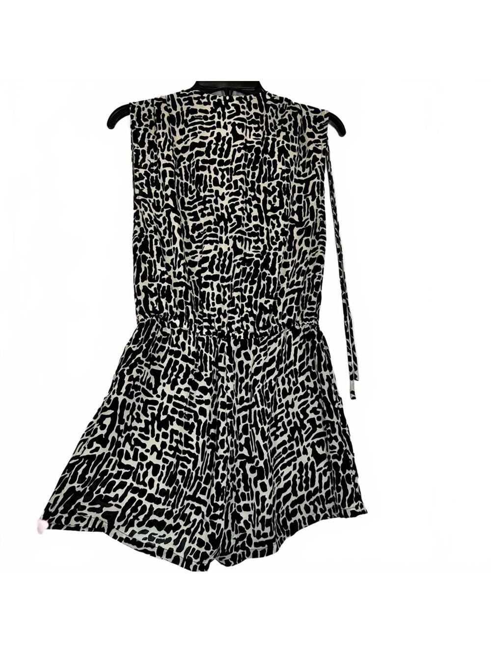 imaginary voyage Black & White V-neck Romper - Size Medium